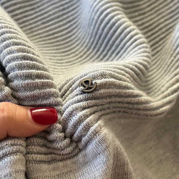 Lululemon Sit In Lotus Wrap II Cardigan in Heathered Medium Grey Size 6 - Picture 2 of 6